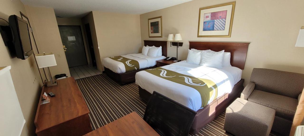 Queen Room with Two Queen Beds and Wet Bar - Non-Smoking