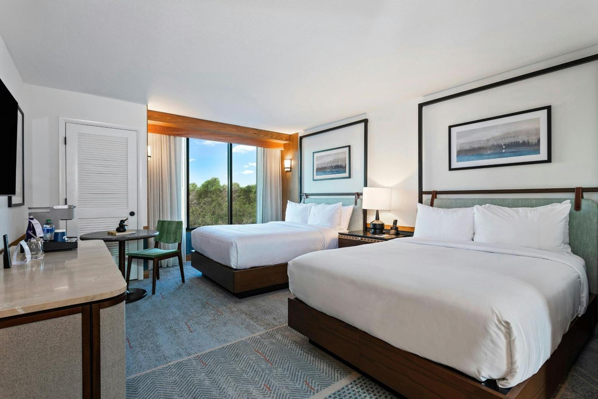 Queen Room Two Queen Beds Lake View,1643164836:JPEG