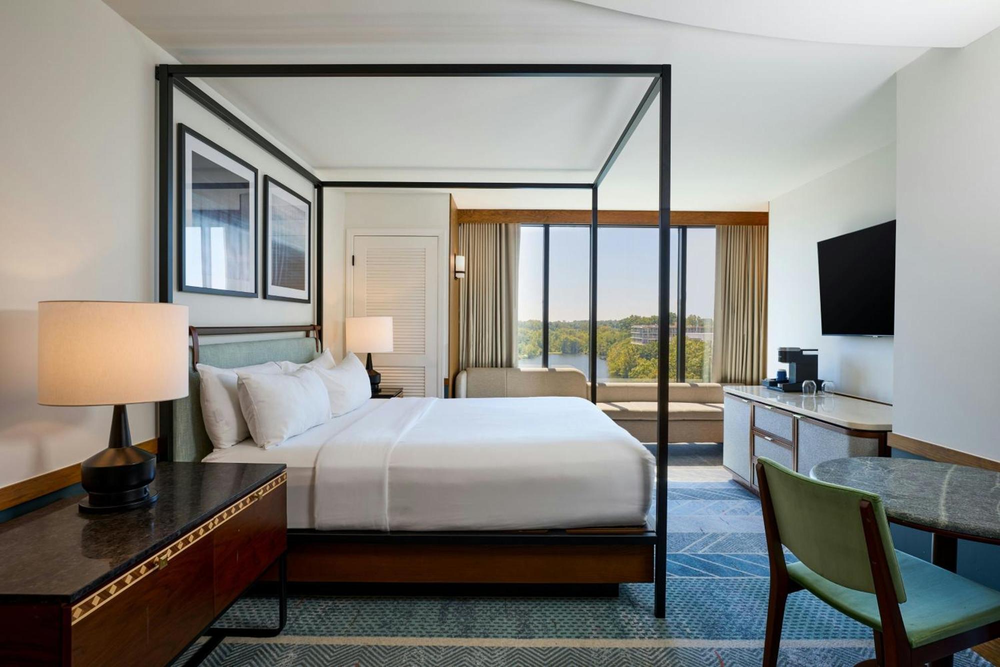 King Room Lake View,1669831182:JPEG